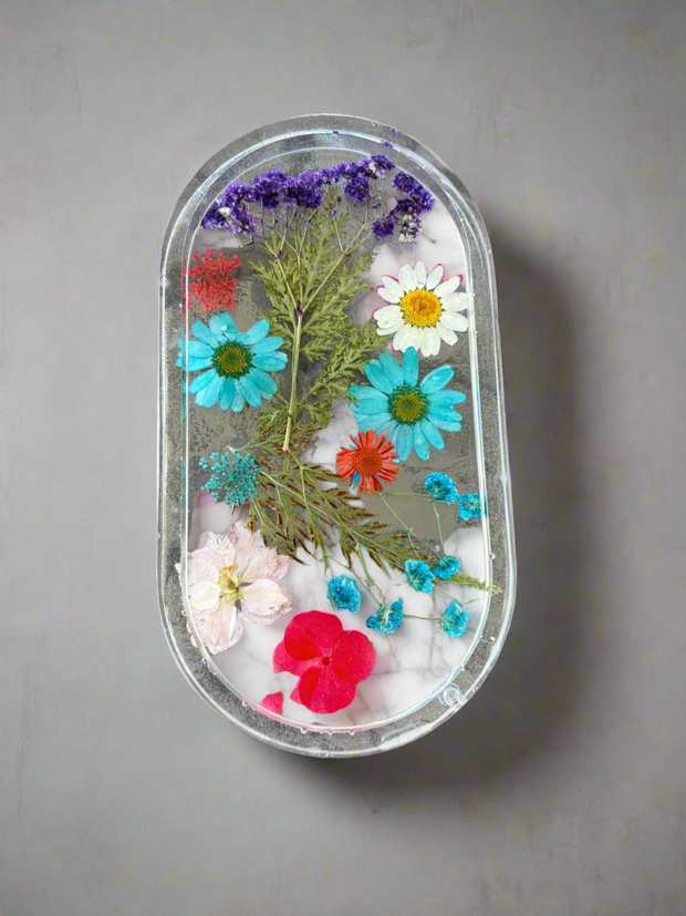 Pressed Flower Resin Tray – Handmade Decorative Accent