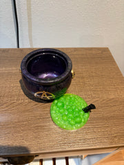 🧙‍♀️ Resin Witch’s Cauldron – stash jar with lid